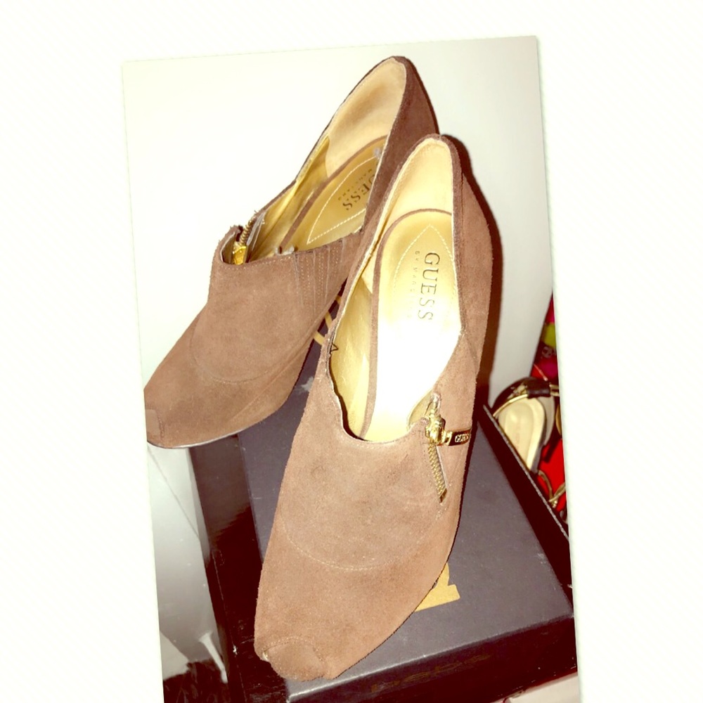 Peep toe Guess shoes. Brand new